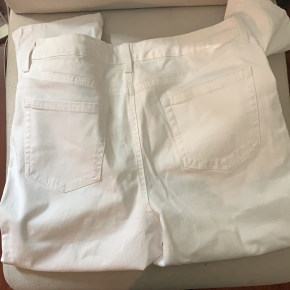 Charter Club Woman’s White Bristol Capri pants - Picture 4 of 5